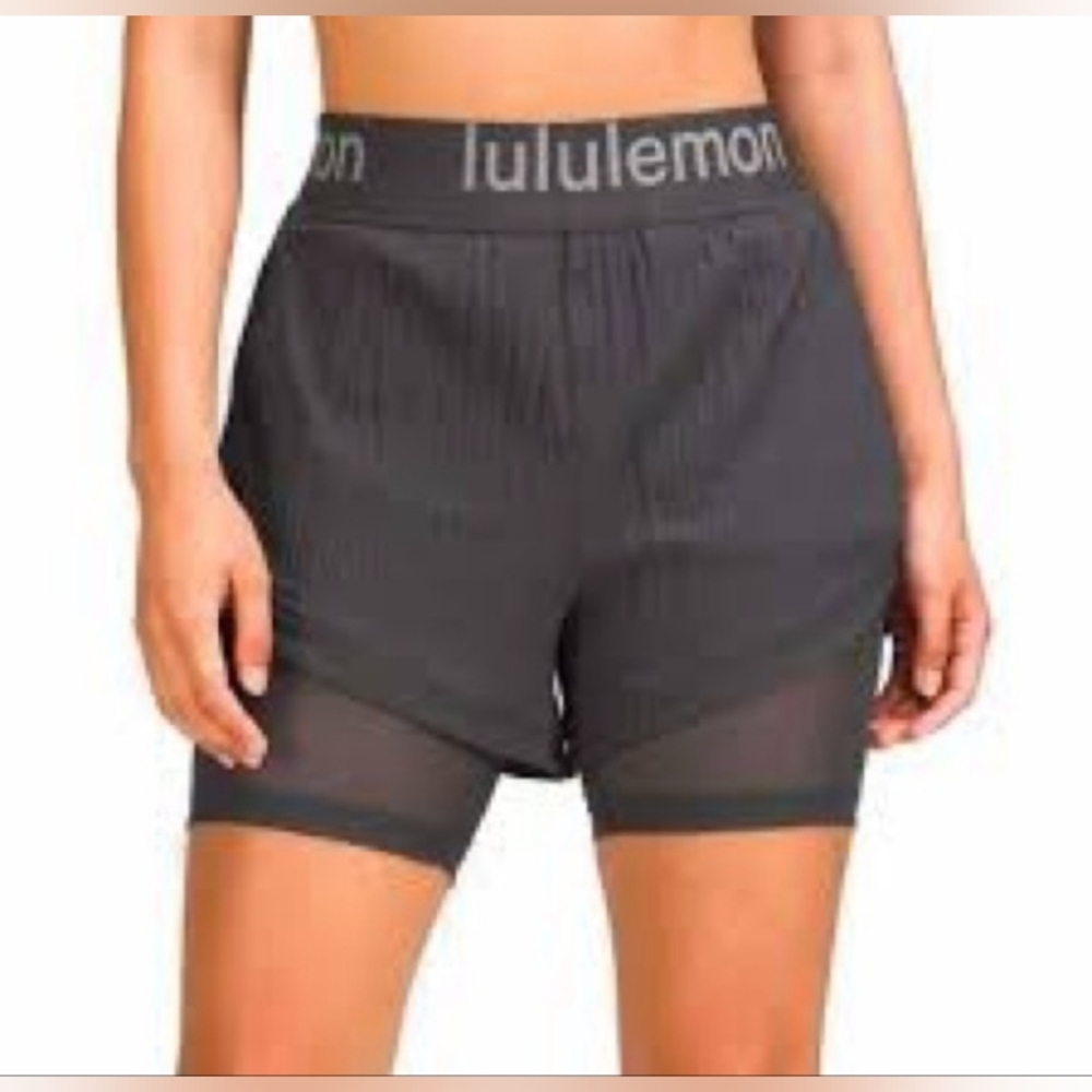Lululemon Logo Waistband High-Rise Training Short Graphite Grey Ladies Size 4
